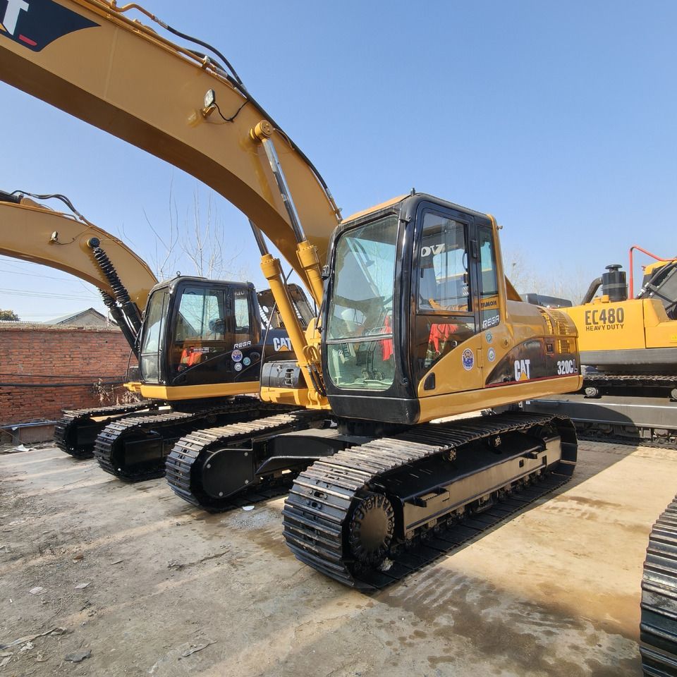 2023 Caterpillar 320CL crawler excavator, front three-quarter view 2023 Caterpillar 320CL crawler excavator, front three-quarter view