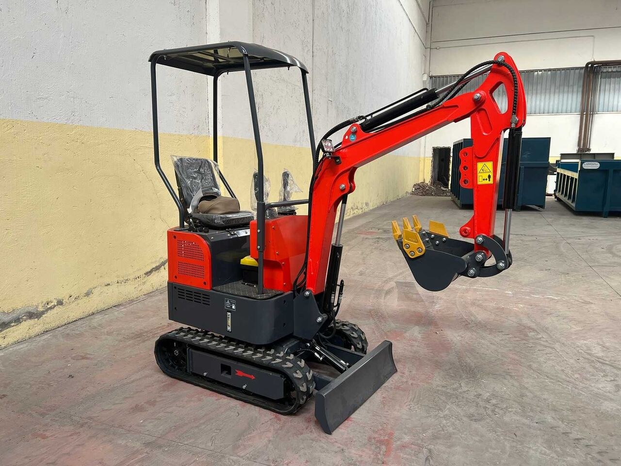 2026 SME TP13 mini excavator, side view 2026 SME TP13 mini excavator, side view