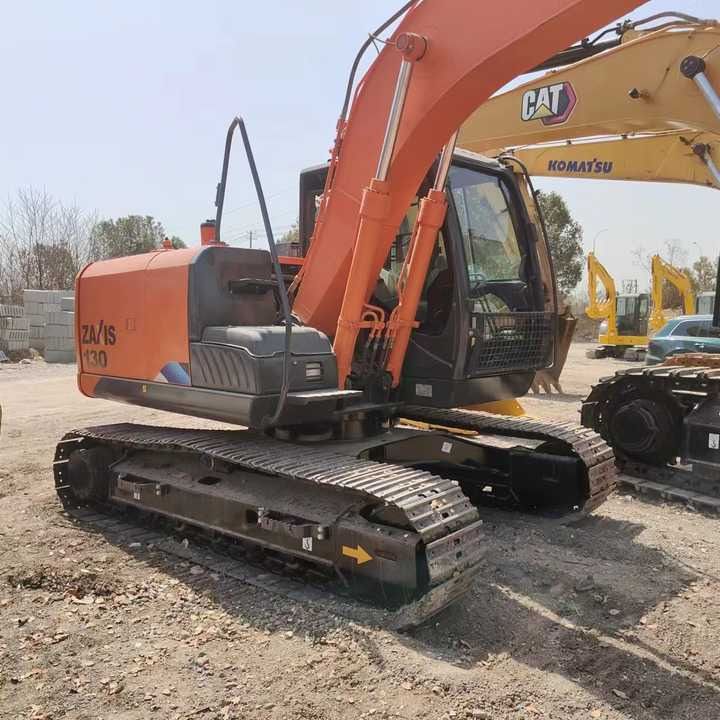 Hitachi ZAXIS 130 crawler excavator, side view Hitachi ZAXIS 130 crawler excavator, side view