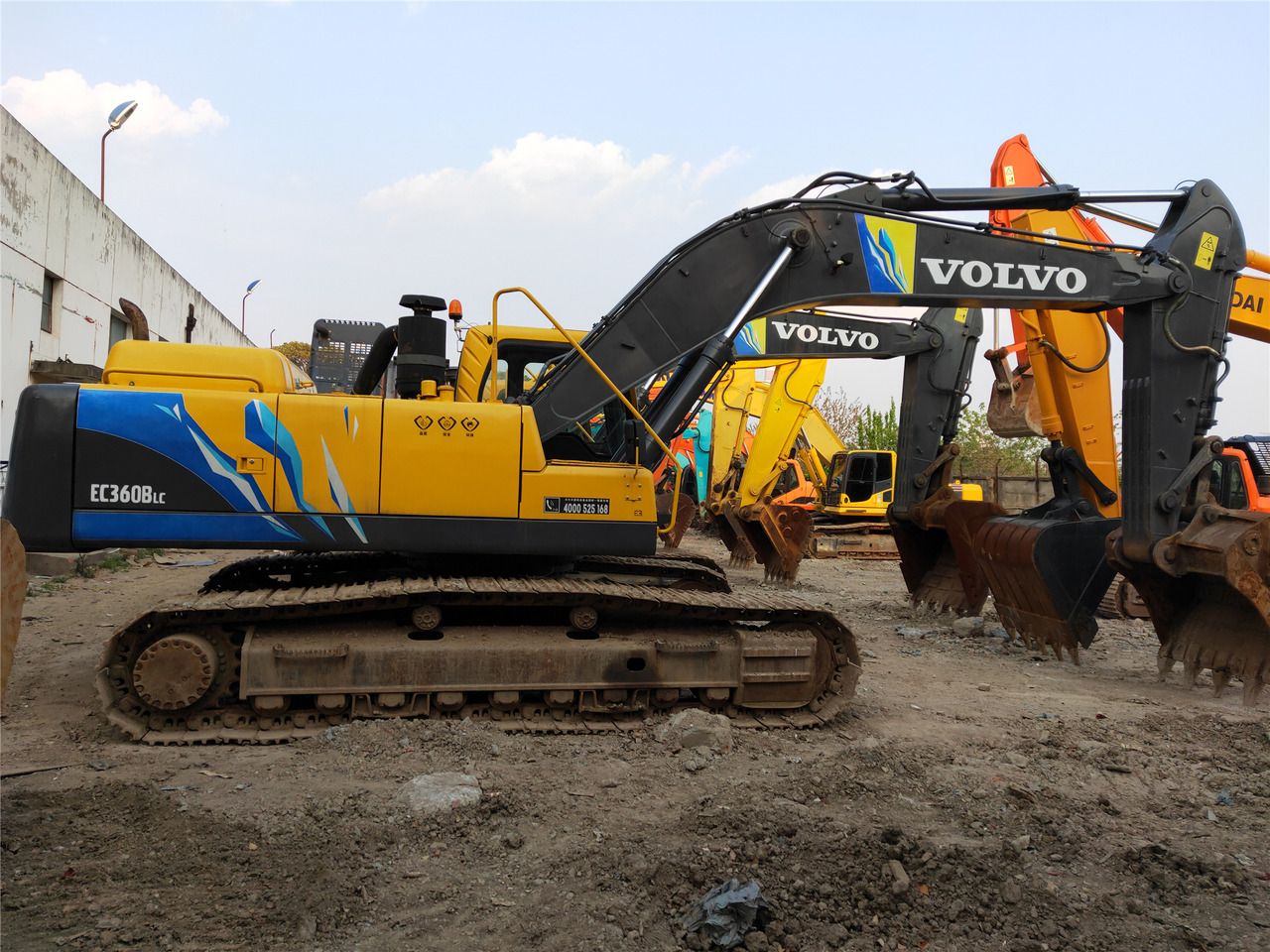 2015 Volvo EC360BLC crawler excavator, side view 2015 Volvo EC360BLC crawler excavator, side view