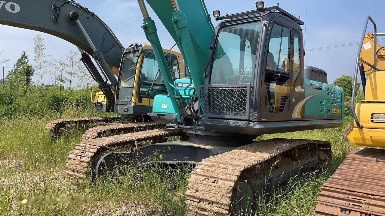 2017 Kobelco SK350D crawler excavator, side view 2017 Kobelco SK350D crawler excavator, side view