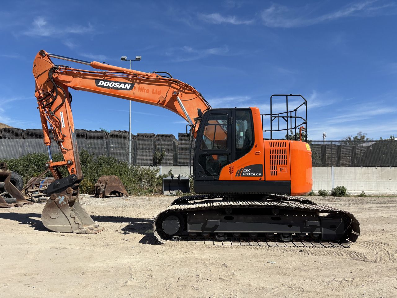 2014 Doosan DX235LCR crawler excavator, side view 2014 Doosan DX235LCR crawler excavator, side view