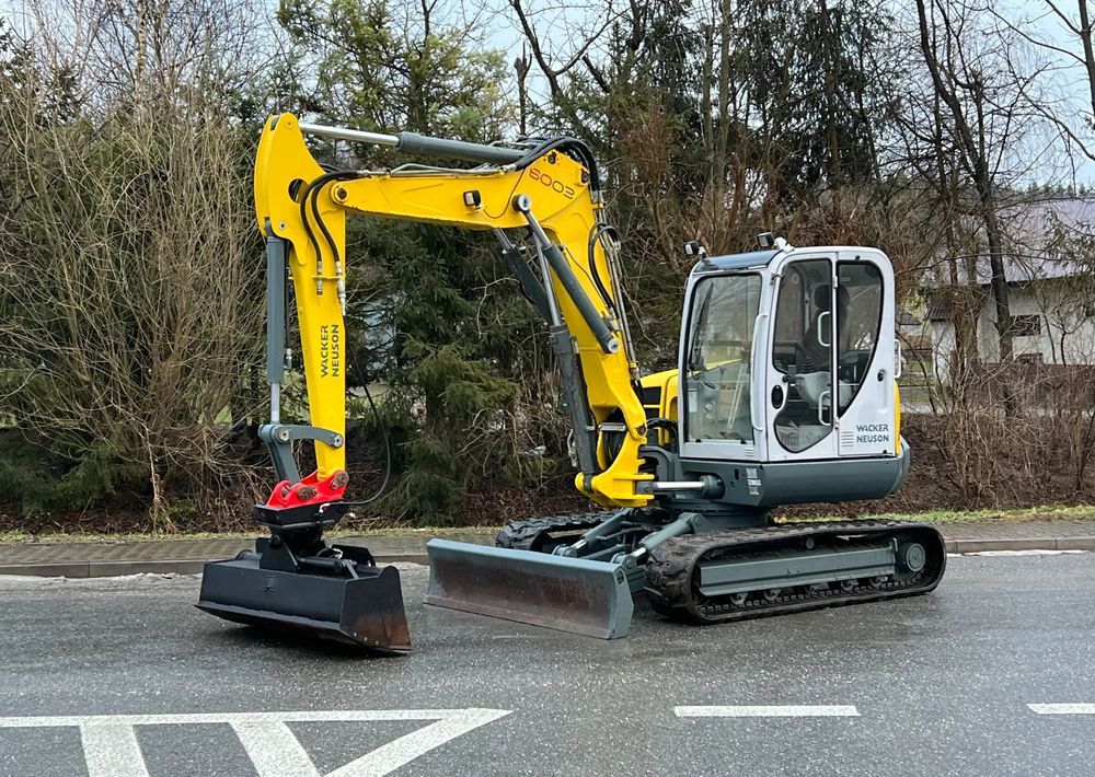 2008 Wacker Neuson 8003 crawler excavator, side view