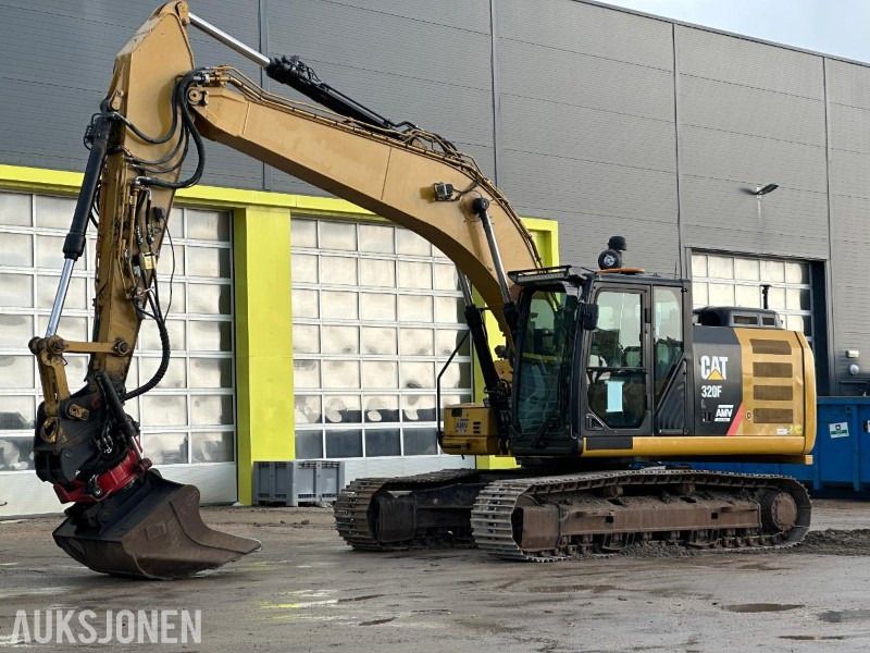 2017 Caterpillar 320F crawler excavator side view 2017 Caterpillar 320F crawler excavator side view