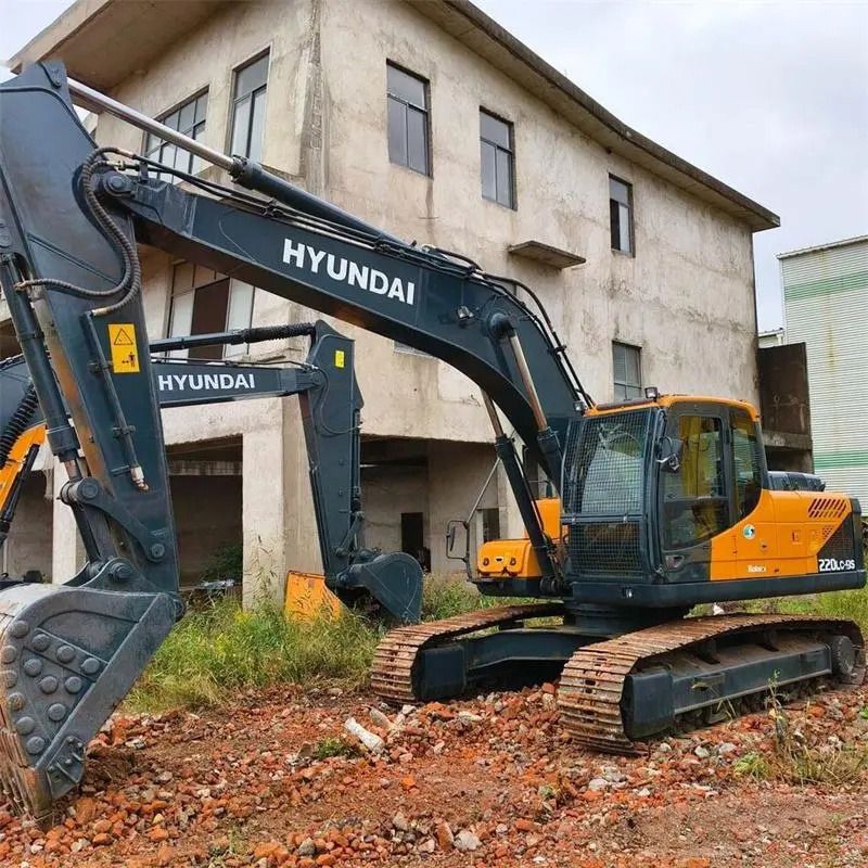 Hyundai 220LC-9S crawler excavator, side view Hyundai 220LC-9S crawler excavator, side view