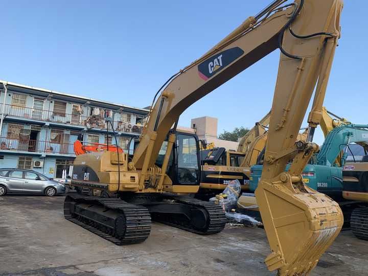 2018 Caterpillar 320C crawler excavator, side view 2018 Caterpillar 320C crawler excavator, side view