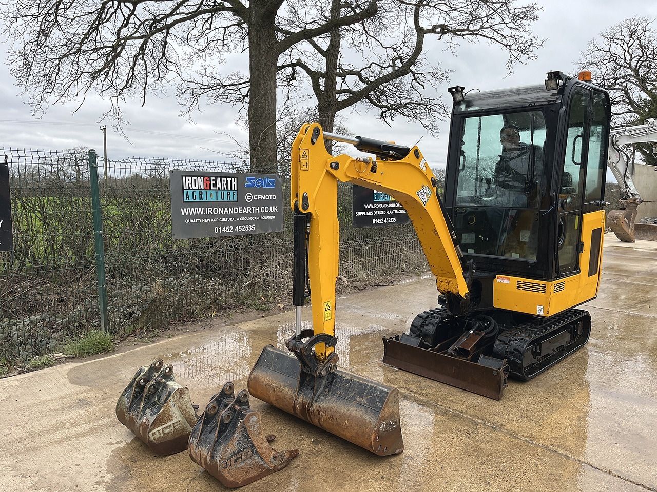2022 JCB 16C-1 mini excavator, front three-quarter view 2022 JCB 16C-1 mini excavator, front three-quarter view