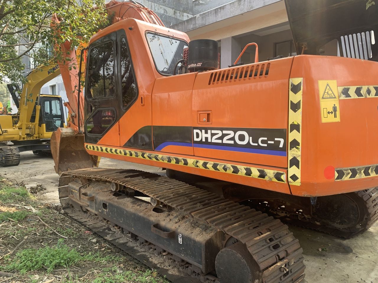 2012 Doosan DH220LC-7 crawler excavator, side view
