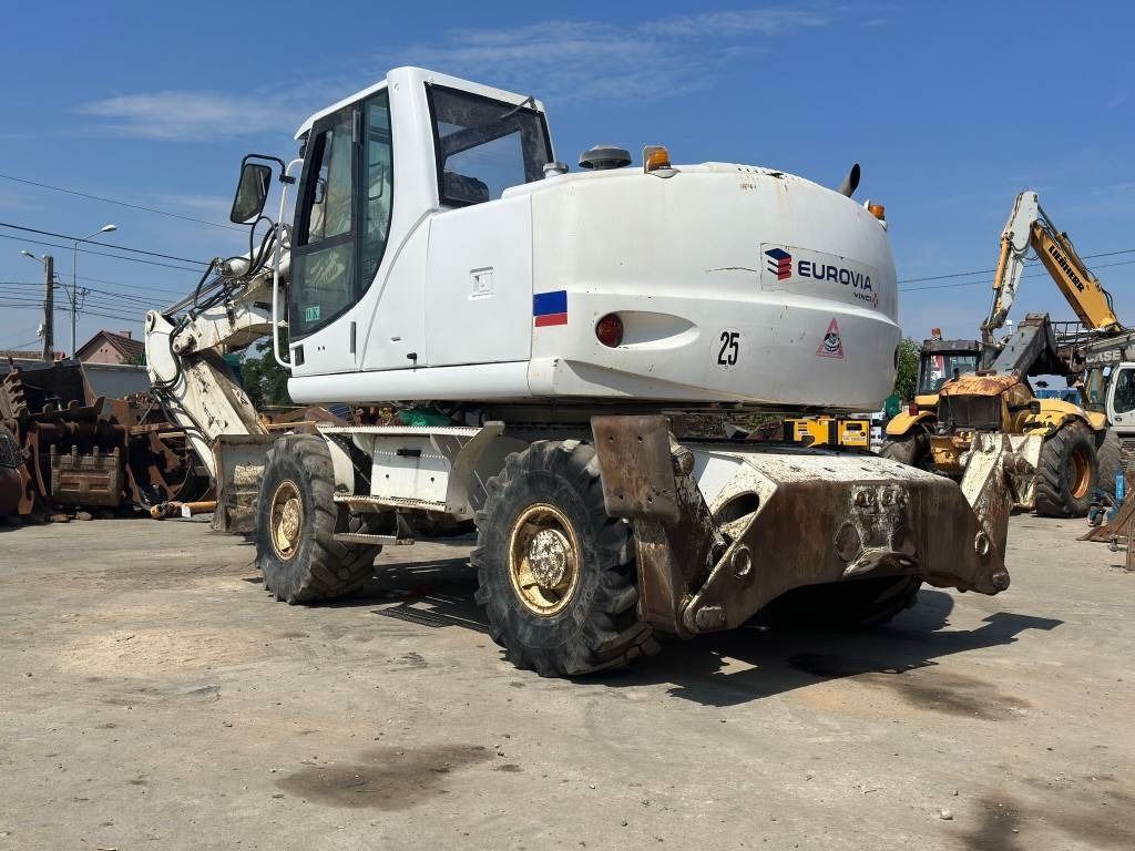2008 New Holland MH-PLUS wheel excavator, rear three-quarter view 2008 New Holland MH-PLUS wheel excavator, rear three-quarter view