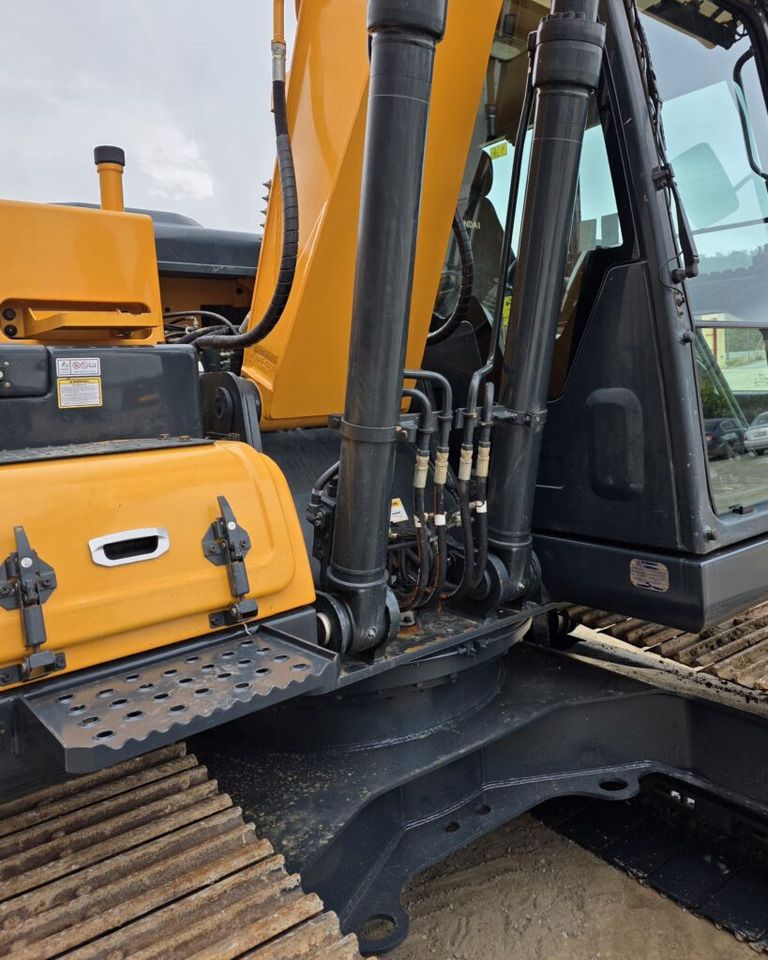 2020 Hyundai HX140LC crawler excavator side view of cab and boom 2020 Hyundai HX140LC crawler excavator side view of cab and boom