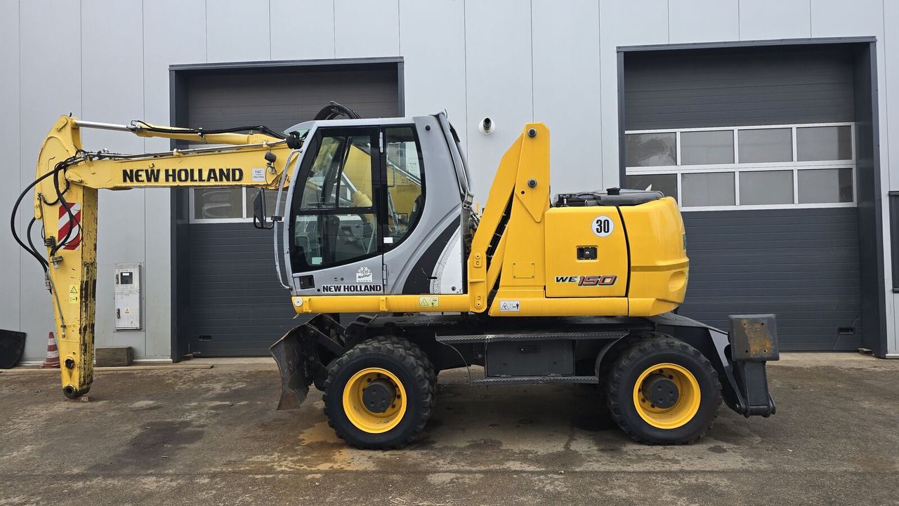 2011 New Holland WE150C wheel excavator, side profile view 2011 New Holland WE150C wheel excavator, side profile view