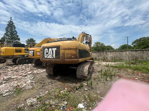 2020 Caterpillar 320D Raupenbagger Heckansicht 2020 Caterpillar 320D Raupenbagger Heckansicht