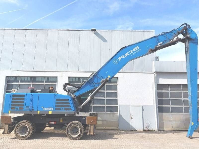 2020 Fuchs MHL360 F material handler side view 2020 Fuchs MHL360 F material handler side view