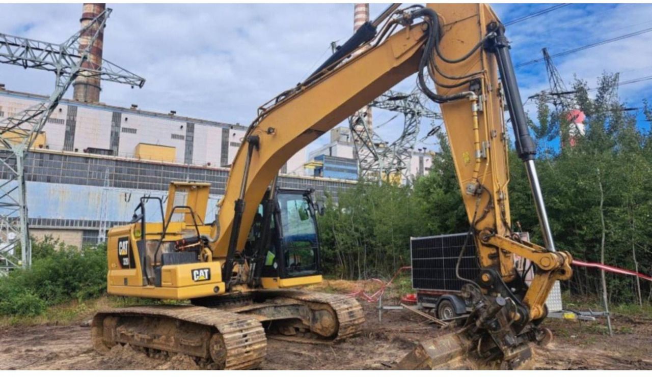2019 Caterpillar 320-07 crawler excavator, side view 2019 Caterpillar 320-07 crawler excavator, side view