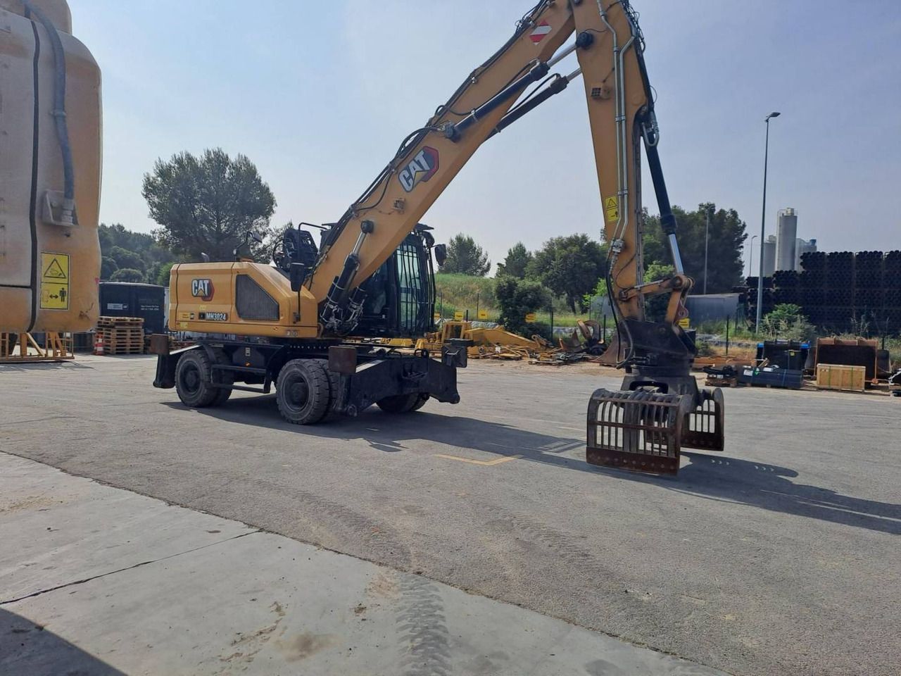 2024 Caterpillar MH3024 wheel excavator side view