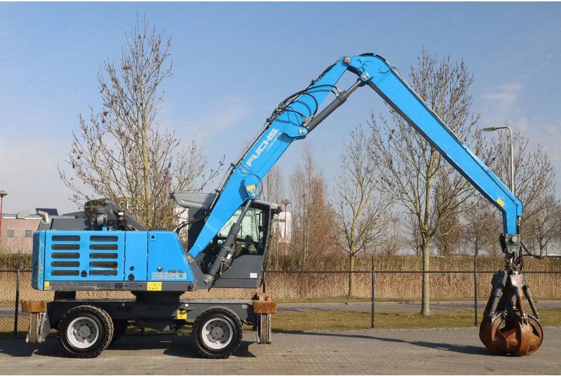 2018 Fuchs MHL320 T4F wheel excavator side view 2018 Fuchs MHL320 T4F wheel excavator side view