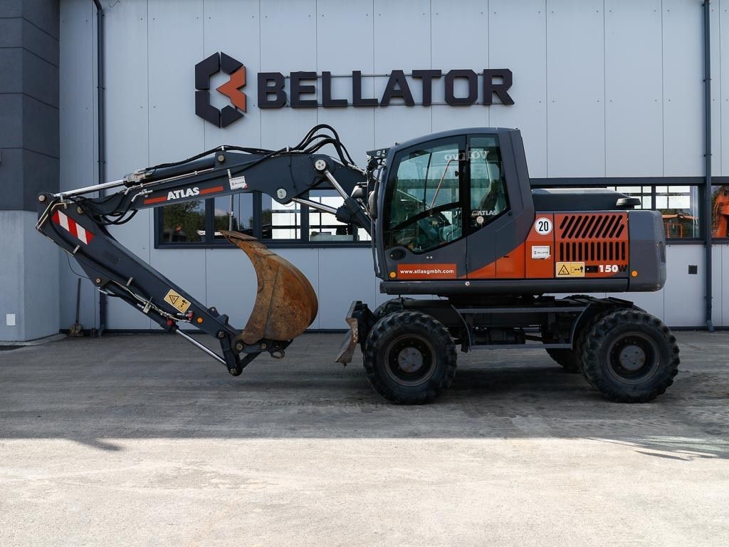 2013 Atlas 150W wheel excavator, side view 2013 Atlas 150W wheel excavator, side view