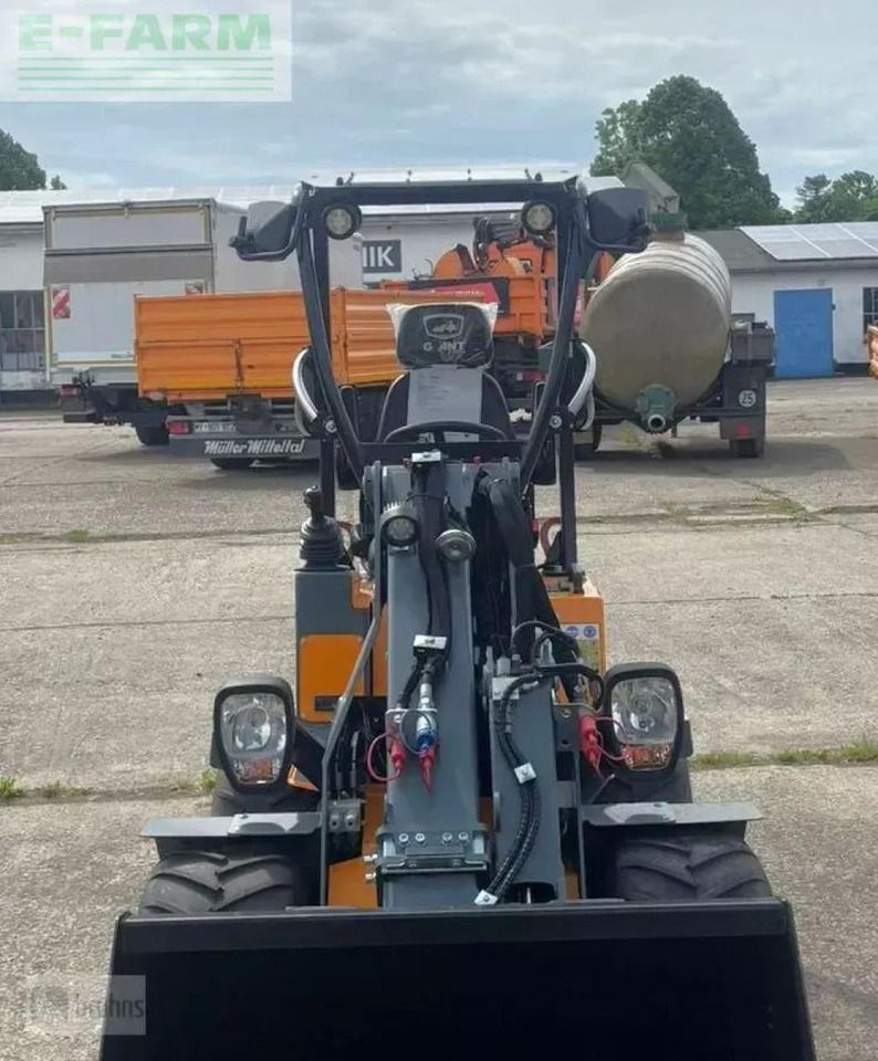 2023 Giant G1200 mini excavator, front view 2023 Giant G1200 mini excavator, front view
