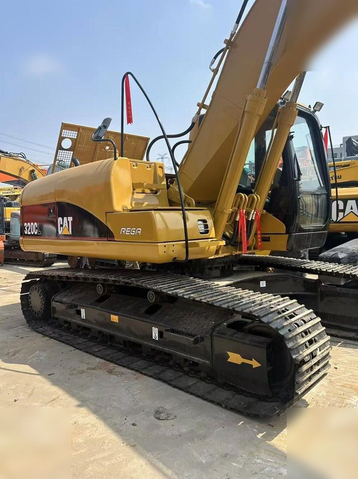 Gąsienicowa koparka Caterpillar 320CL z 2008 r., widok z boku Gąsienicowa koparka Caterpillar 320CL z 2008 r., widok z boku