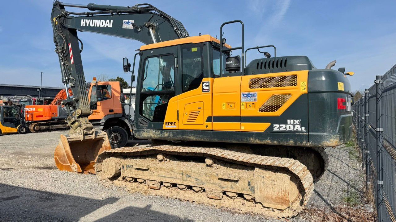 2023 Hyundai HX220AL crawler excavator, side view 2023 Hyundai HX220AL crawler excavator, side view