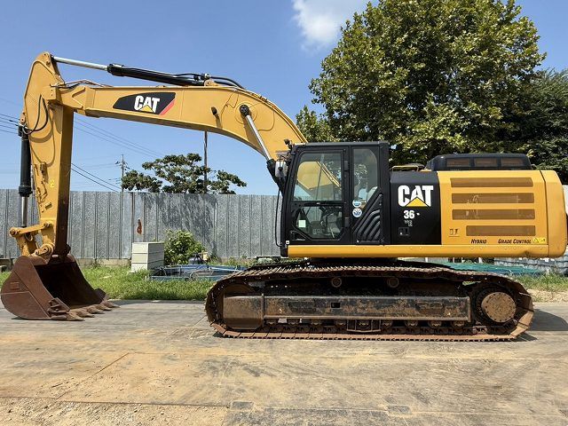 2016 Caterpillar 336FL XE crawler excavator, side view