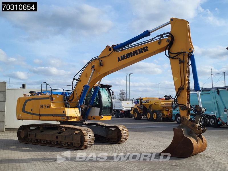 2016 Liebherr R936LC crawler excavator, rear three-quarter view 2016 Liebherr R936LC crawler excavator, rear three-quarter view