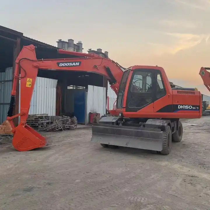 2016 Doosan DH150W-7 wheel excavator, front three-quarter view