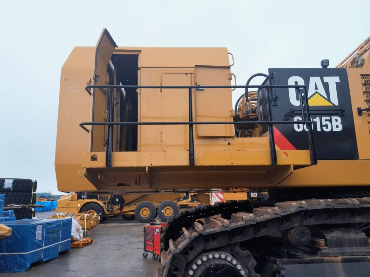 2019 Caterpillar 6015B crawler excavator side view 2019 Caterpillar 6015B crawler excavator side view