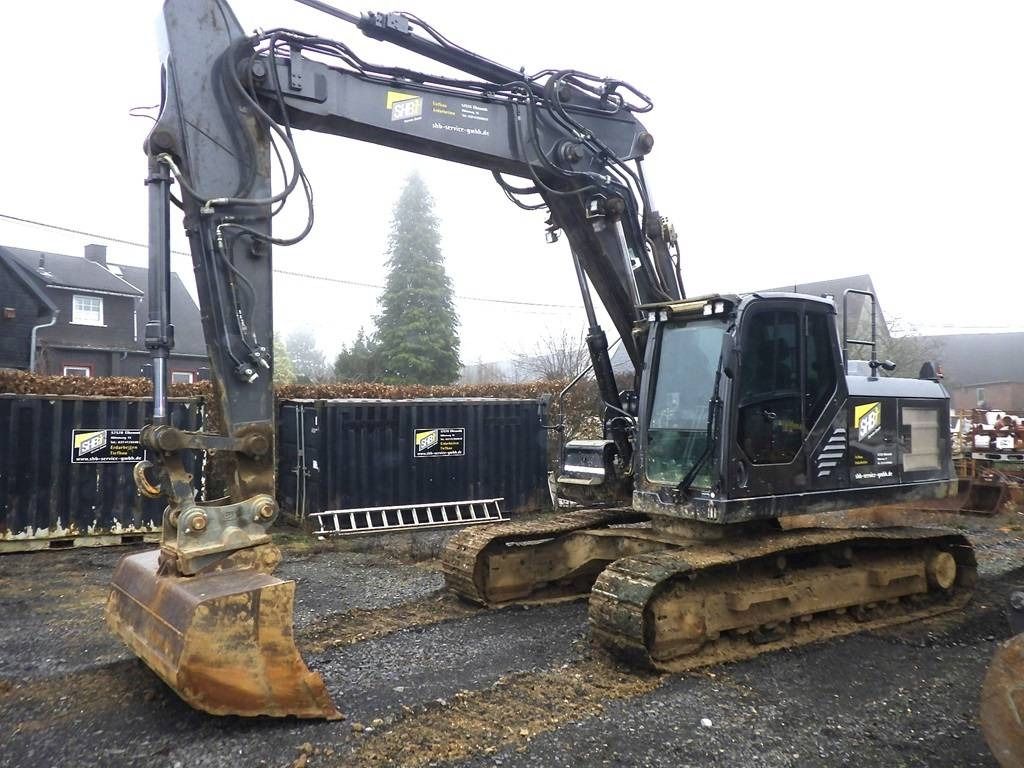 2019 JCB 220X L4F crawler excavator, side view 2019 JCB 220X L4F crawler excavator, side view
