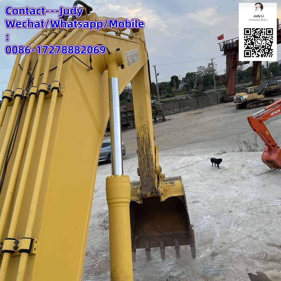 2021 Komatsu PC400 crawler excavator boom and bucket view 2021 Komatsu PC400 crawler excavator boom and bucket view