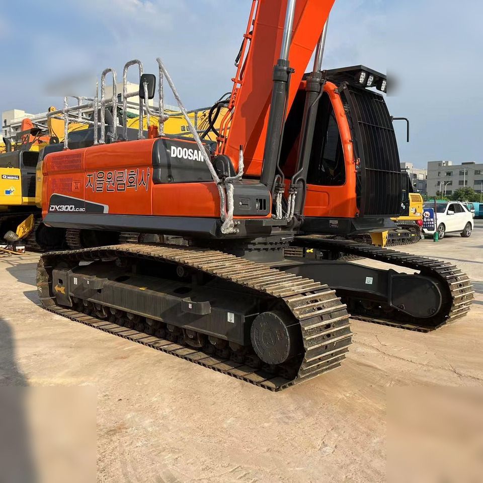 2020 Doosan DX300LC-9C crawler excavator, side view 2020 Doosan DX300LC-9C crawler excavator, side view