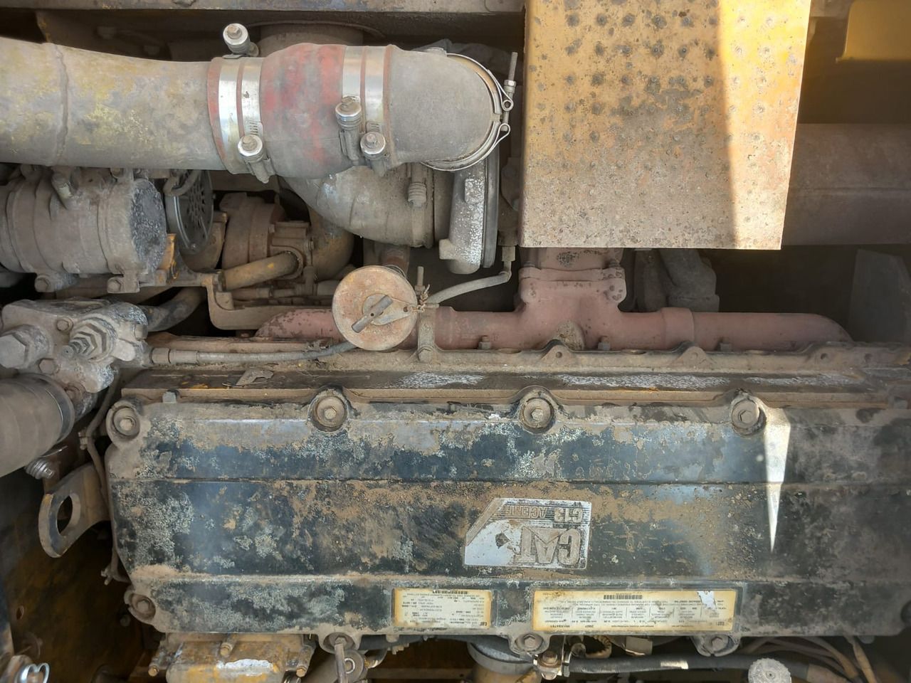 2007 Caterpillar 345C engine compartment view 2007 Caterpillar 345C engine compartment view