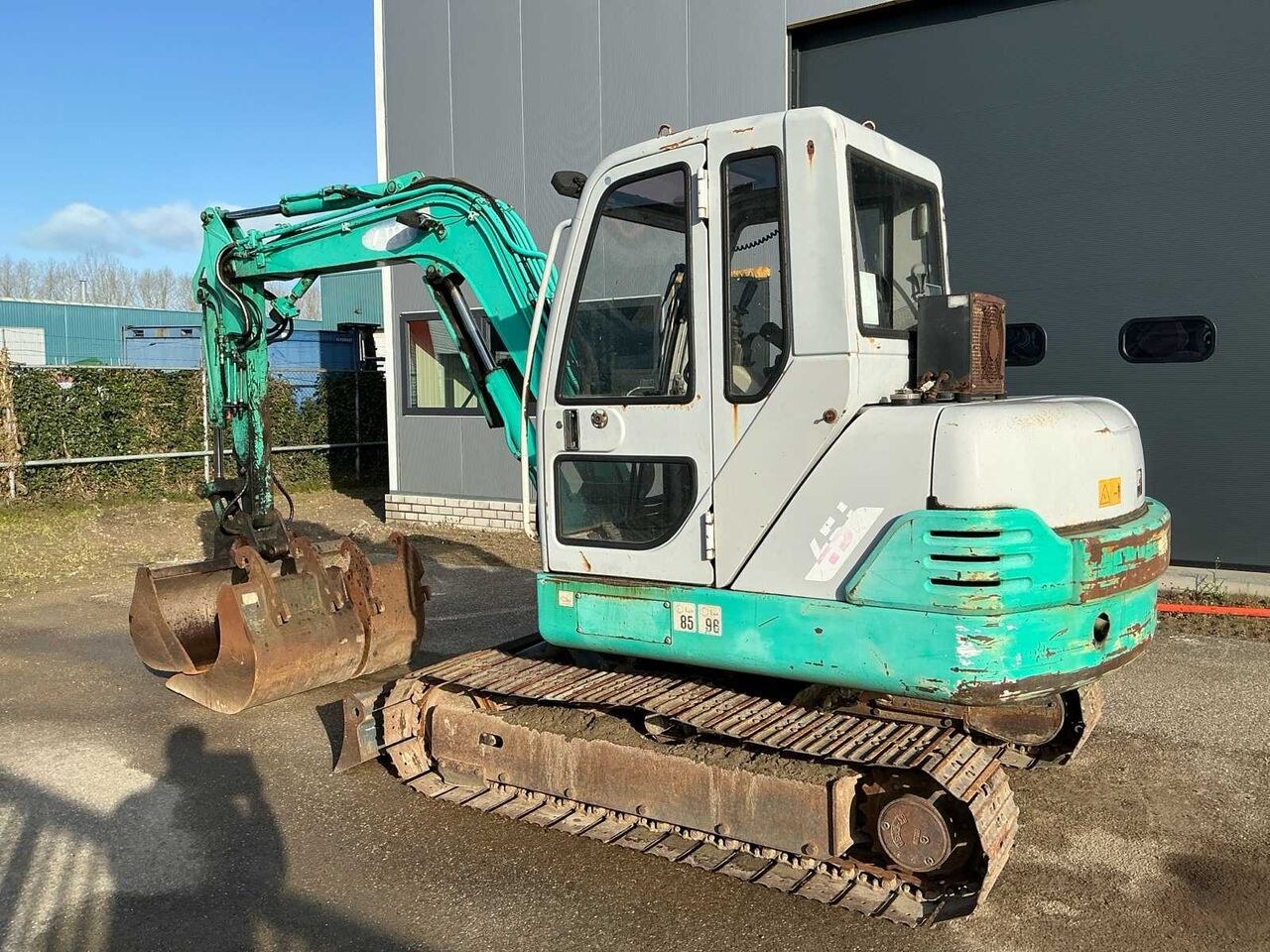 1998 IHI 45J2 crawler excavator, side view 1998 IHI 45J2 crawler excavator, side view