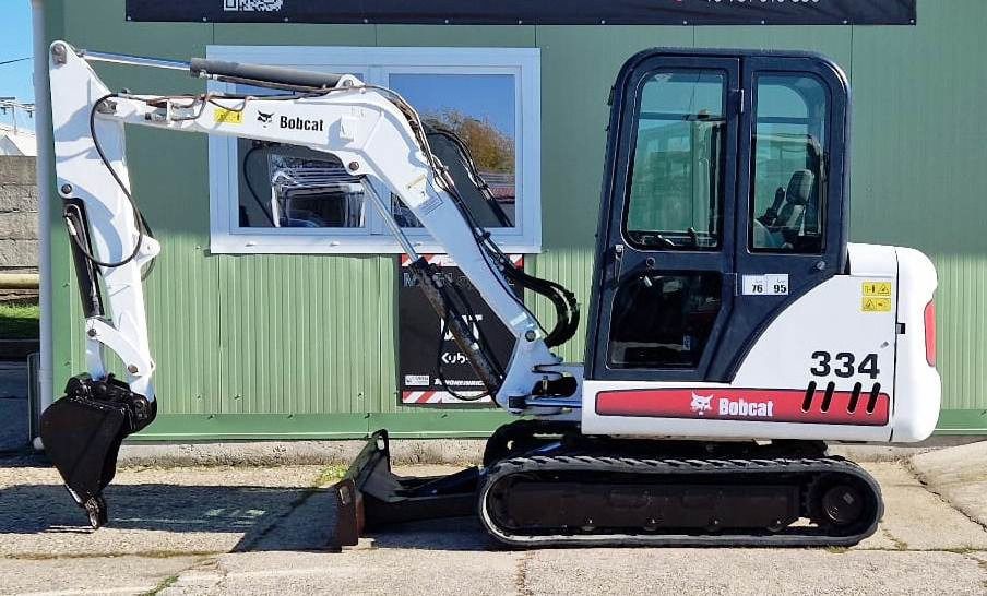 2002 Bobcat 334 mini excavator, side profile view 2002 Bobcat 334 mini excavator, side profile view