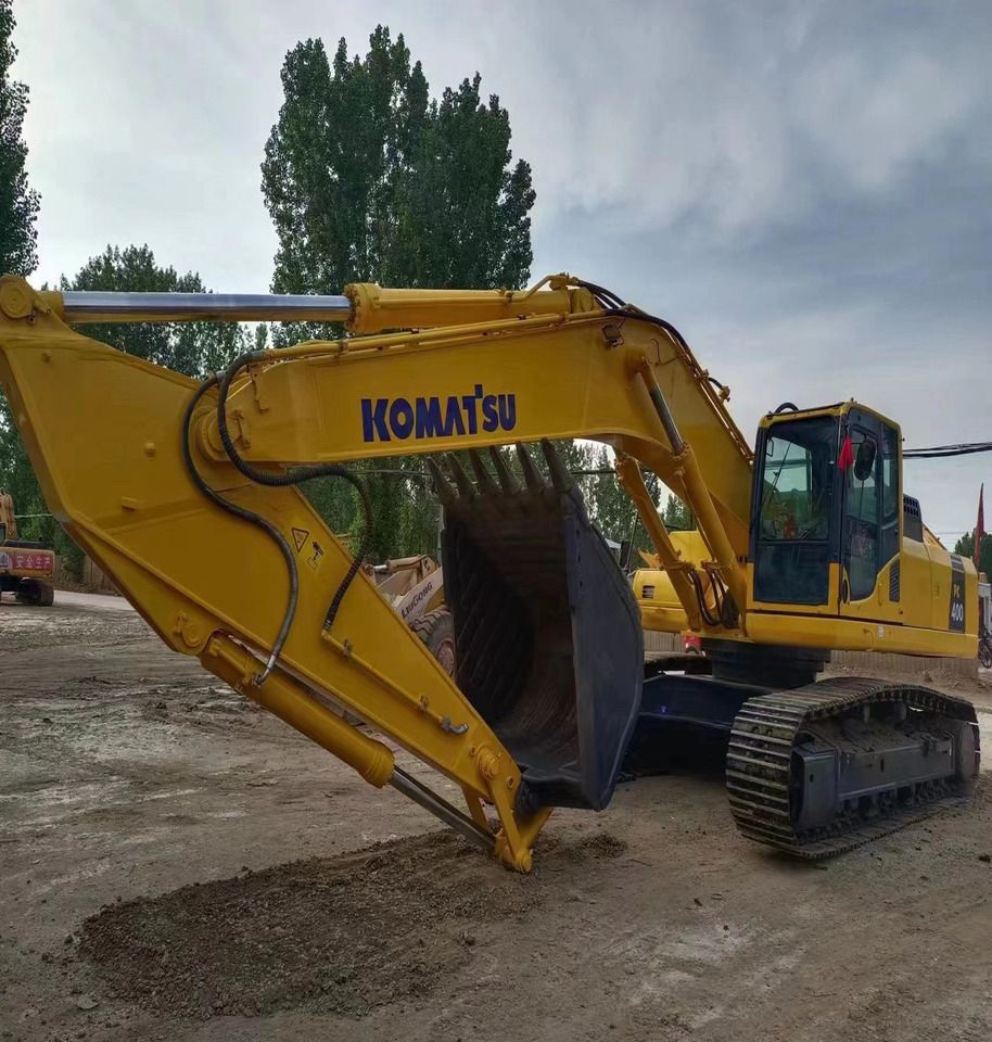 2018 Komatsu PC400-8 crawler excavator, side profile view 2018 Komatsu PC400-8 crawler excavator, side profile view