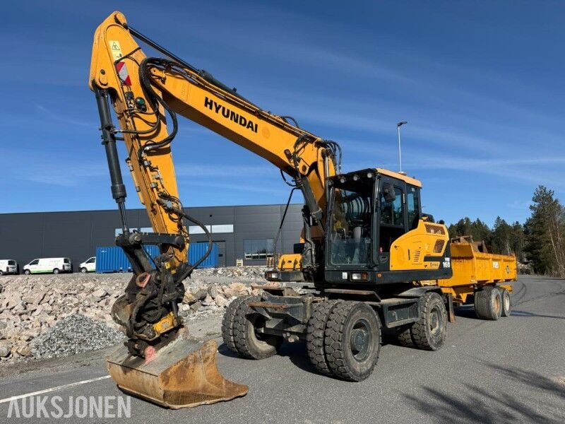 2019 Hyundai HW160 wheel excavator, side view 2019 Hyundai HW160 wheel excavator, side view
