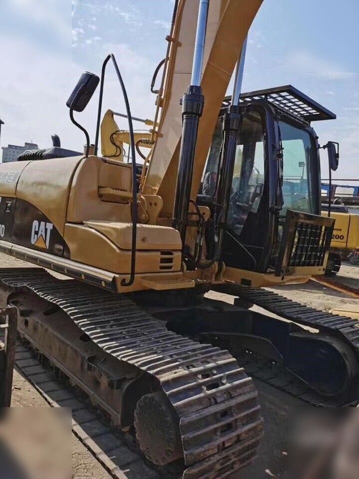 Escavatore cingolato Caterpillar 320D del 2018, vista laterale Escavatore cingolato Caterpillar 320D del 2018, vista laterale
