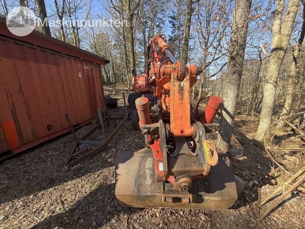 2003 Atlas 1404 wheel excavator, front view of boom and bucket 2003 Atlas 1404 wheel excavator, front view of boom and bucket