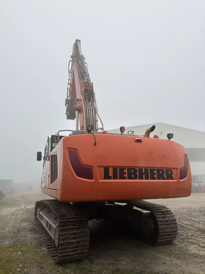 2016 Liebherr R946NLC crawler excavator rear view 2016 Liebherr R946NLC crawler excavator rear view