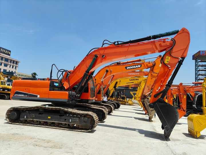 Escavatore cingolato Doosan DX225LC del 2020