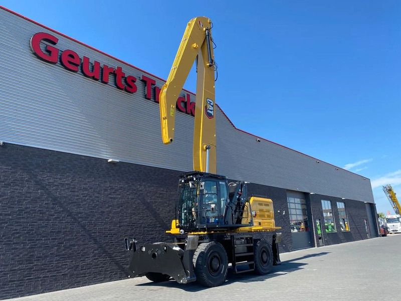 2022 Caterpillar MH3040 material handler, side view 2022 Caterpillar MH3040 material handler, side view