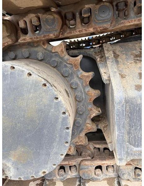 2007 Kobelco SK480 excavator track drive sprocket detail 2007 Kobelco SK480 excavator track drive sprocket detail