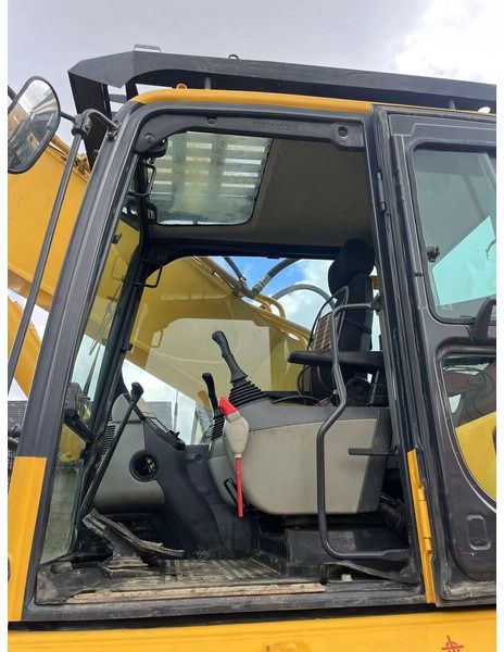 2020 Komatsu PC400-8 crawler excavator cab interior view 2020 Komatsu PC400-8 crawler excavator cab interior view