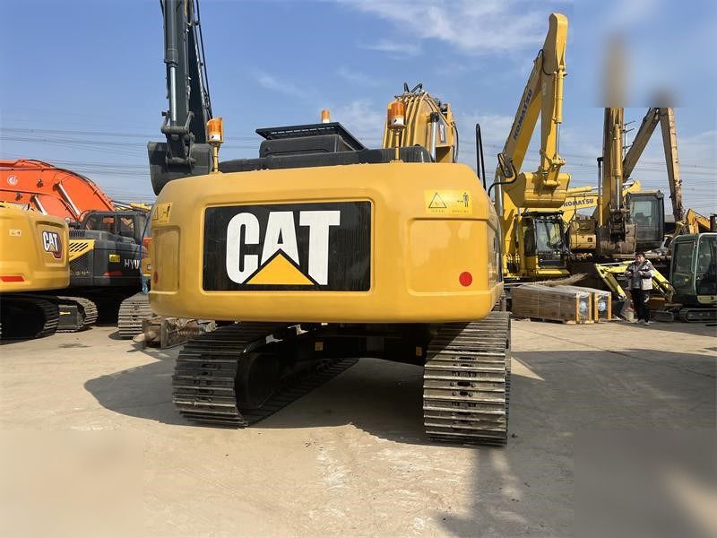 2020 Caterpillar 323D2L crawler excavator, rear view 2020 Caterpillar 323D2L crawler excavator, rear view