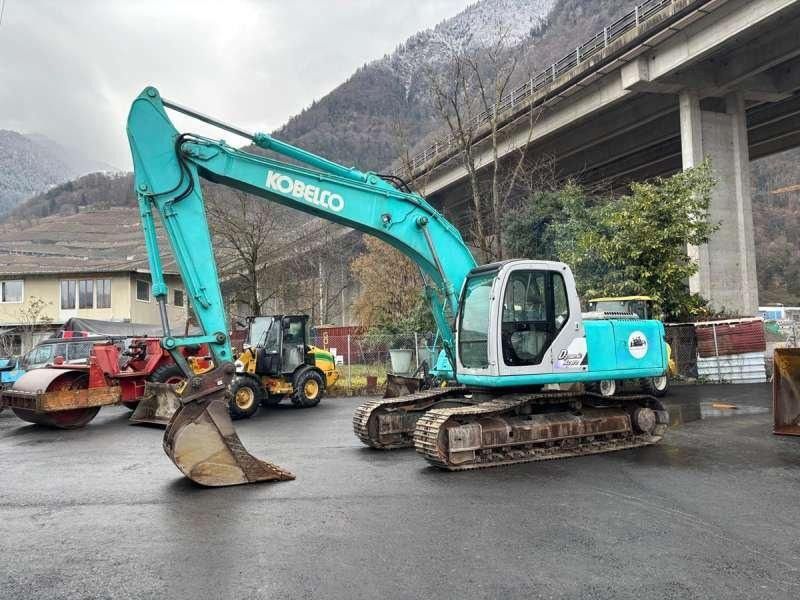 2000 Kobelco SK210NLC-6 crawler excavator, side view