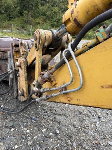 1995 Liebherr R902 STD LITRONIC crawler excavator boom and bucket linkage detail 1995 Liebherr R902 STD LITRONIC crawler excavator boom and bucket linkage detail