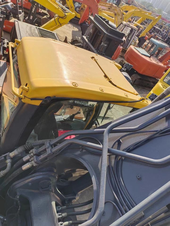 2019 Volvo EC460 crawler excavator cab and boom view 2019 Volvo EC460 crawler excavator cab and boom view