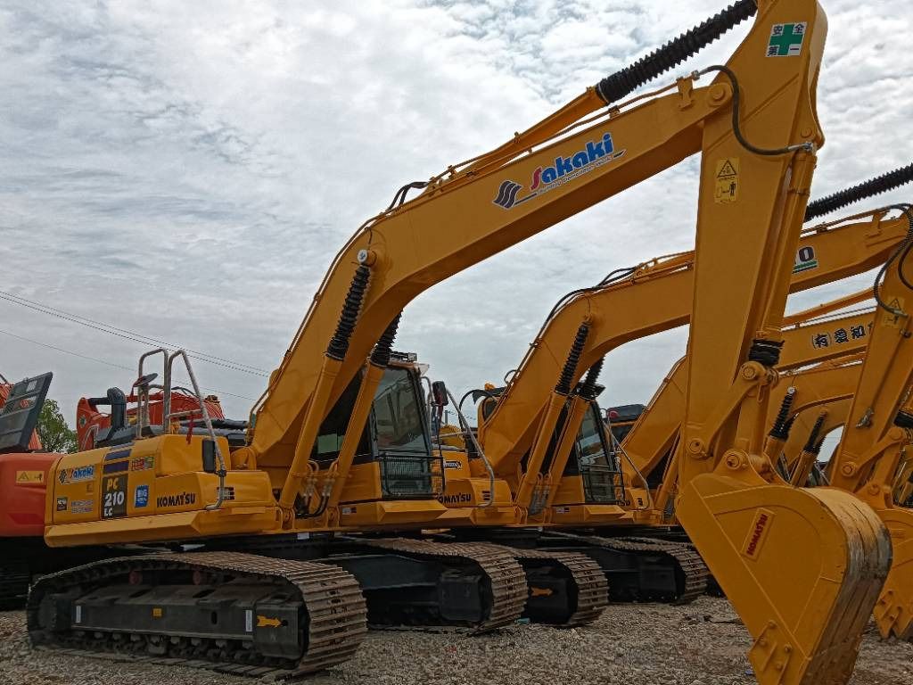 2022 Komatsu PC210-8 crawler excavator, side view 2022 Komatsu PC210-8 crawler excavator, side view
