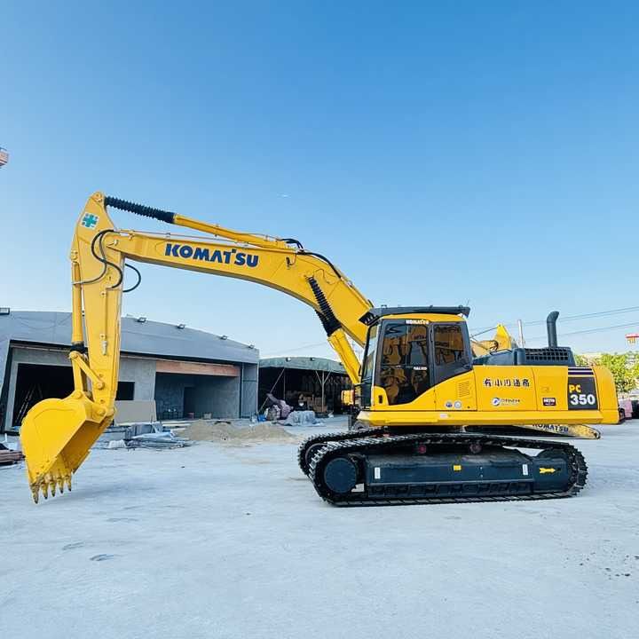 2023 Komatsu PC350-8 crawler excavator, side view 2023 Komatsu PC350-8 crawler excavator, side view