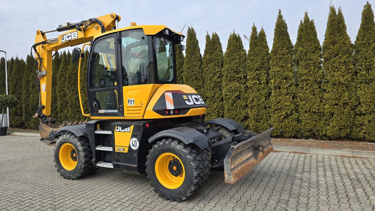 2016 JCB Hydradig 110W wheel excavator, side view